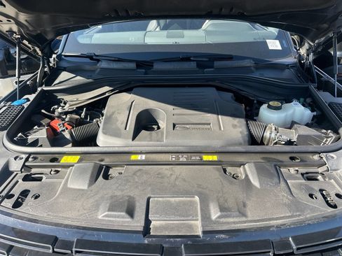 Certified 2025 Land Rover Range Rover SE AWD/4WD image 7