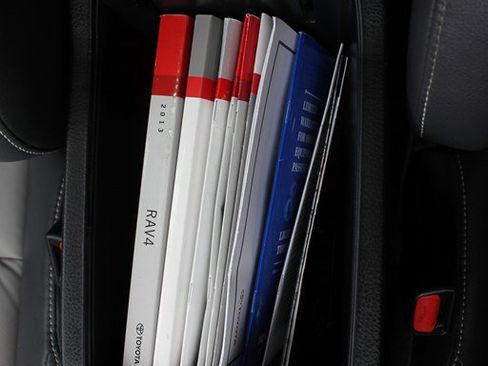 Used 2013 Toyota RAV4 Limited image 33