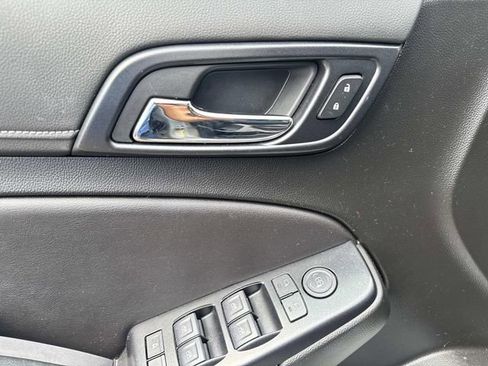 Used 2019 GMC Yukon SLT image 25