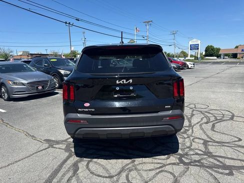 Used 2023 Kia Sorento LX AWD/4WD image 6