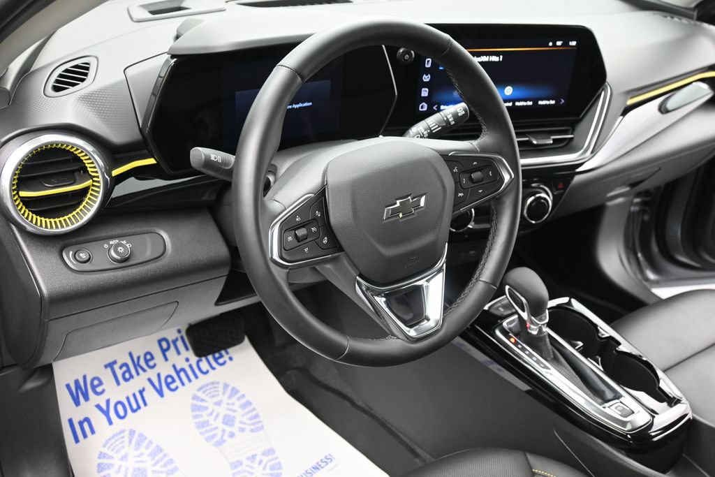 Used 2025 Chevrolet Trax ACTIV w/ Sunroof Package FWD image 14