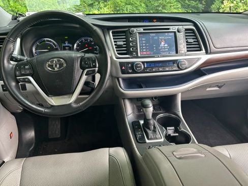 Used 2015 Toyota Highlander Limited Platinum AWD/4WD image 10