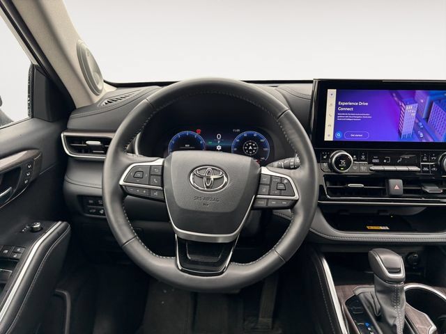 Used 2024 Toyota Highlander Limited AWD/4WD image 13