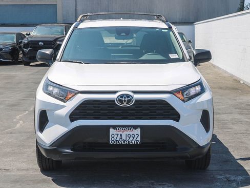 Used 2021 Toyota RAV4 LE FWD image 2