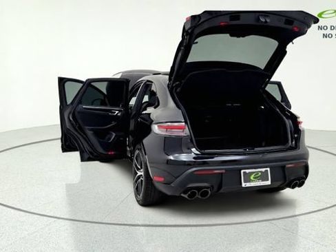 Used 2024 Porsche Macan S AWD/4WD image 17