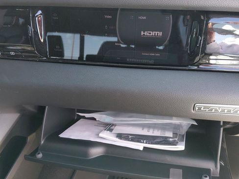 New 2026 RAM 1500 Laramie AWD/4WD image 12