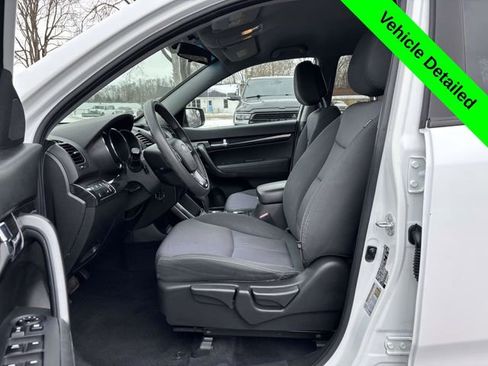 Used 2013 Kia Sorento LX image 3