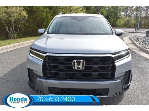 New 2026 Honda Pilot Touring image 2