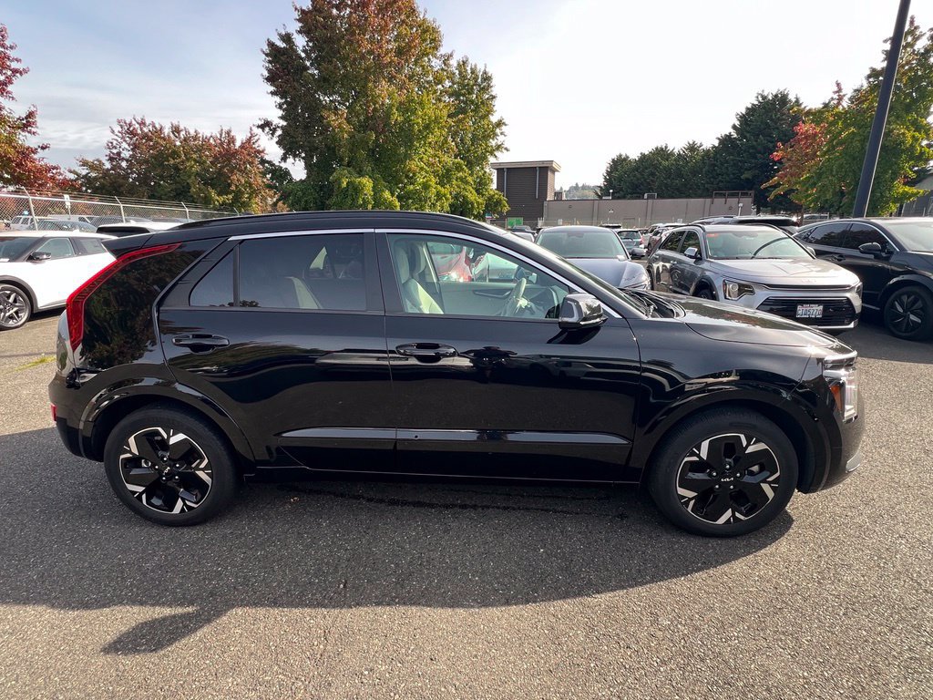 Used 2023 Kia Niro Wind w/ Wind Preserve Package FWD image 8