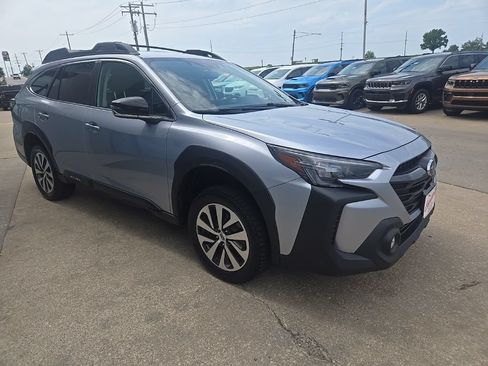 Used 2023 Subaru Outback Premium AWD/4WD image 15