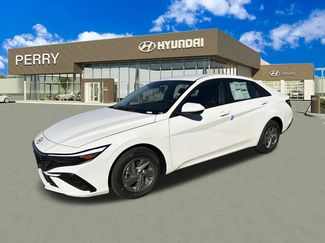 New 2026 Hyundai Elantra SE video 1