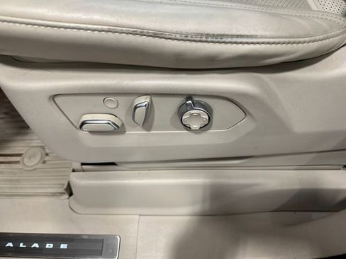 Used 2022 Cadillac Escalade ESV Sport Platinum image 25