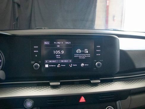 Used 2024 Kia Carnival LX FWD image 33