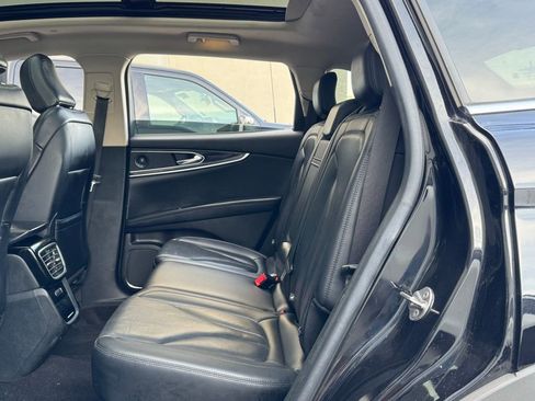 Used 2021 Lincoln Nautilus Reserve image 24