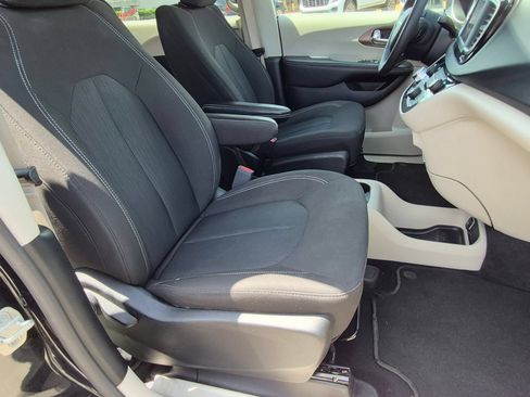 Used 2023 Chrysler Voyager LX FWD image 27