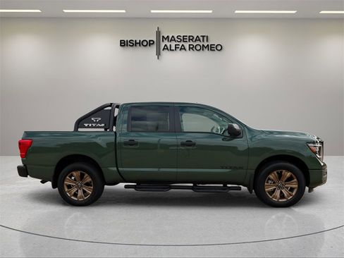 Used 2024 Nissan Titan SV w/ SV Bronze Edition Package image 8