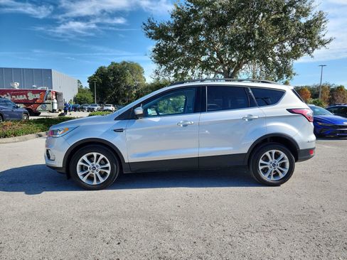 Used 2017 Ford Escape SE w/ Equipment Group 201A image 5