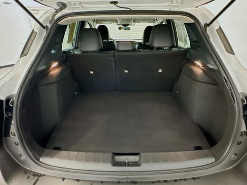 Used 2025 Nissan Kicks SR image 29