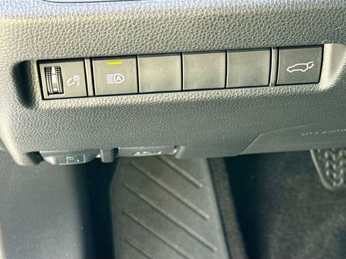 Used 2023 Toyota RAV4 XLE Premium FWD image 9