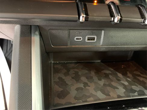 Used 2023 Chevrolet Colorado Trail Boss w/ Technology Package image 32