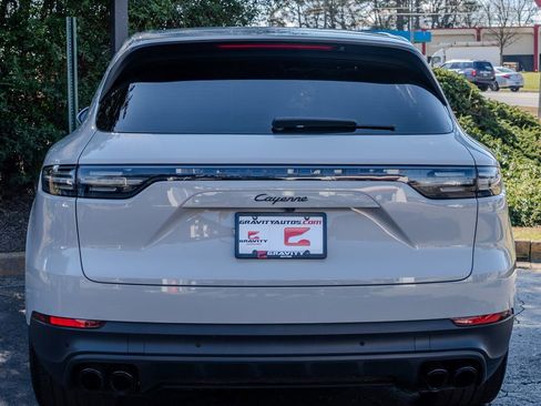 Used 2022 Porsche Cayenne Platinum Edition image 25