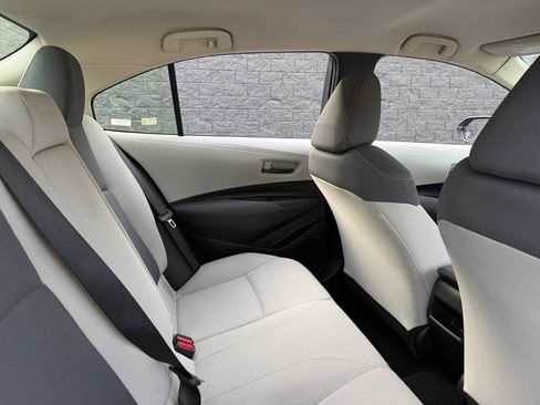 Used 2022 Toyota Corolla LE FWD image 18
