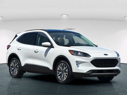 Used 2022 Ford Escape Titanium w/ Class II Trailer Tow Package AWD/4WD image 9