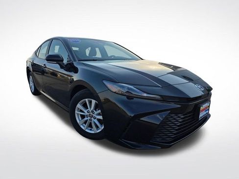 Used 2025 Toyota Camry LE image 2
