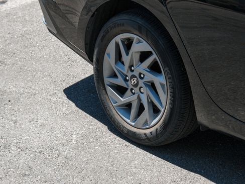 Used 2024 Hyundai Elantra SEL FWD image 4