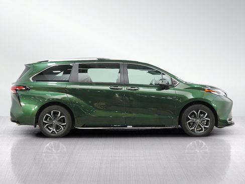 Used 2026 Toyota Sienna Platinum AWD/4WD image 6
