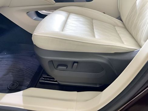 Used 2023 Buick Envision Avenir AWD/4WD image 29