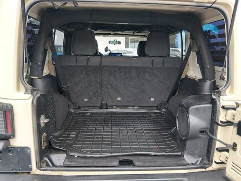 Used 2011 Jeep Wrangler Unlimited Sahara w/ Connectivity Group AWD/4WD image 14