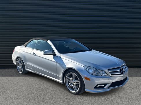 Used 2011 Mercedes-Benz E 550 Cabriolet image 3