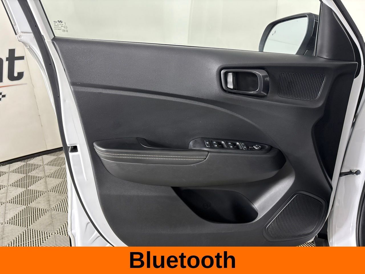 Used 2022 Hyundai Venue Limited FWD image 10