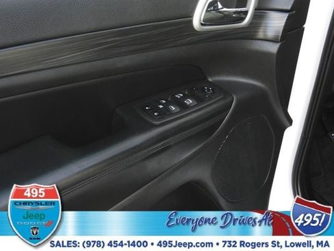 Used 2022 Jeep Grand Cherokee Laredo E AWD/4WD image 15