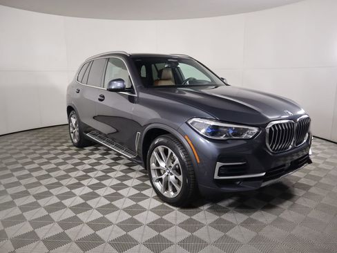 Used 2022 BMW X5 xDrive40i w/ Executive Package image 3