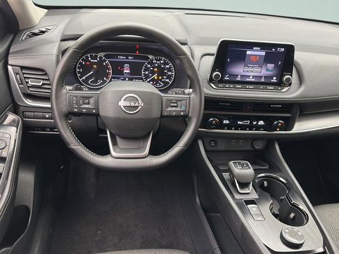 Used 2025 Nissan Rogue SV AWD/4WD image 11