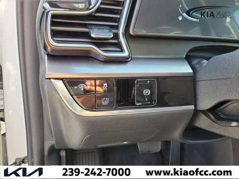Certified 2025 Kia Sportage EX AWD/4WD image 23