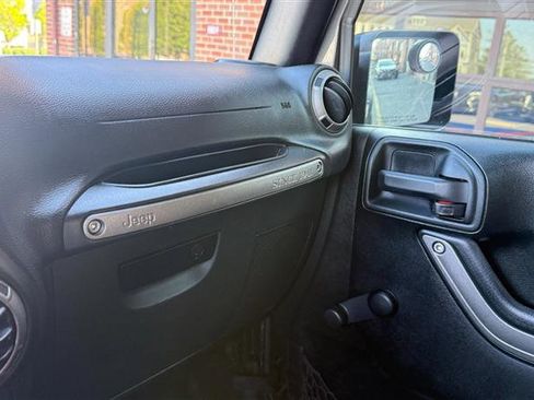 Used 2016 Jeep Wrangler Unlimited Sport AWD/4WD image 38