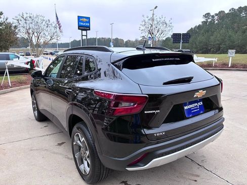Used 2026 Chevrolet Trax LT w/ Driver Confidence Package image 9