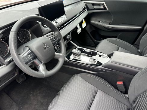 New 2025 Mitsubishi Outlander ES image 11