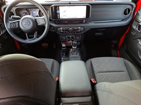 Used 2025 Jeep Gladiator Mojave AWD/4WD image 10