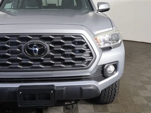 Used 2022 Toyota Tacoma TRD Off-Road AWD/4WD image 11