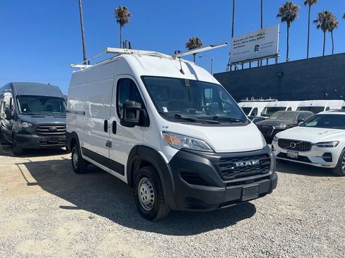 Used 2024 RAM ProMaster 2500 FWD image 3