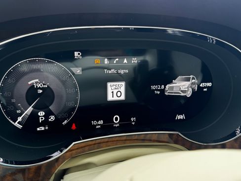 Used 2022 Bentley Bentayga Speed AWD/4WD image 14