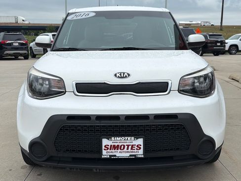 Used 2016 Kia Soul FWD image 3
