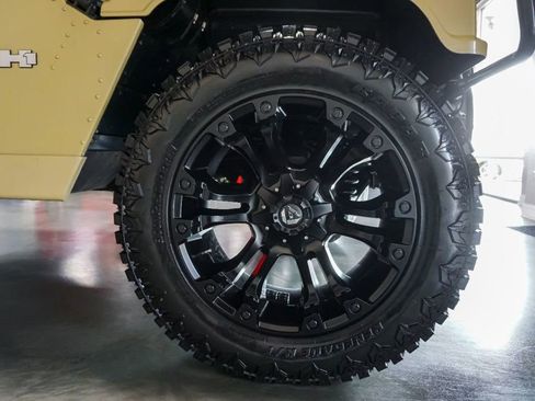 Used 2004 HUMMER H1 4-Door Open Top image 42