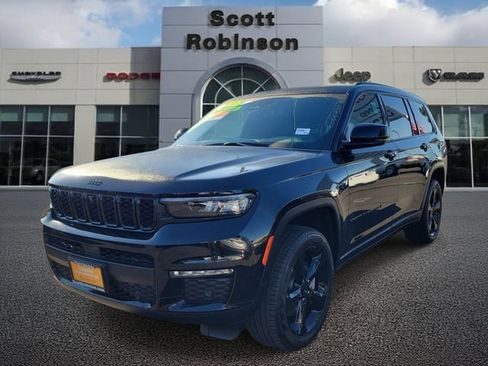 Certified 2025 Jeep Grand Cherokee L Limited w/ Luxury Tech Group II image 2