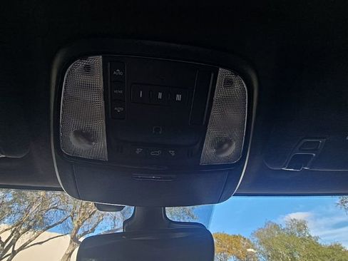 Used 2023 Dodge Durango R/T w/ Hemi Orange Plus Package image 27