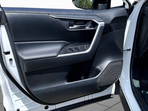 Certified 2020 Toyota RAV4 XLE w/ Convenience Package FWD image 21